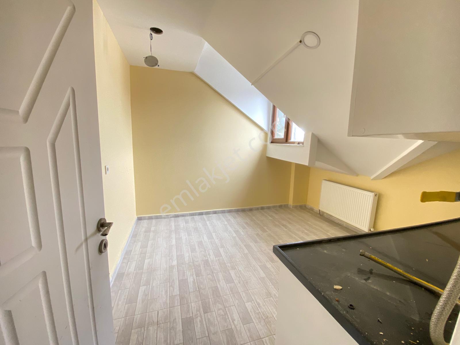 Arnavutköy Huzur Sitesinde Geniş Teraslı 1+1 Kiralık - Görsel 20