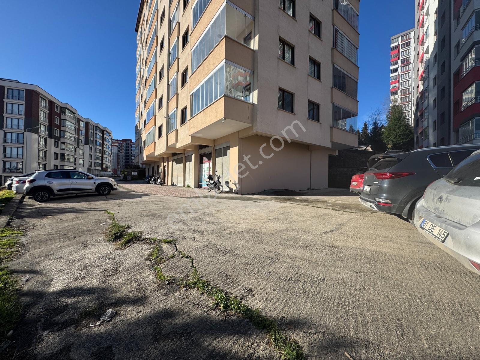 Redstone Şana Dan Çukurçayırda Merkezi Noktada Üç Cepheli 4+1