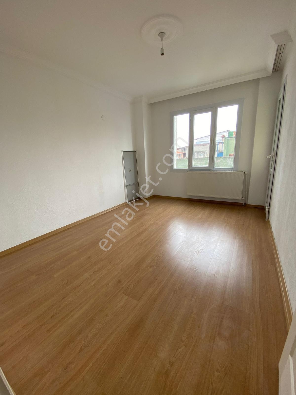 Bergama Gaziosmanpaşa Mahallesi'nde 2+1 Kiralık Daire - Görsel 4