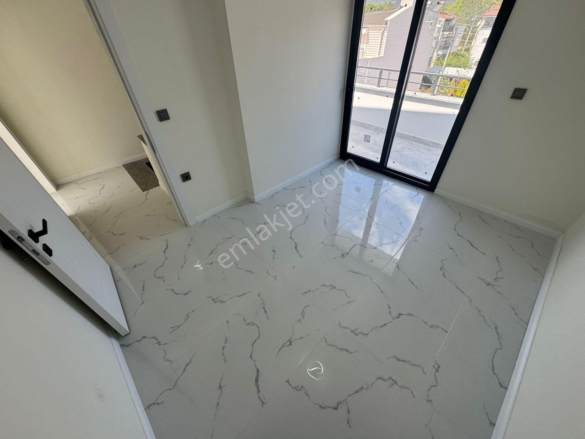 Altınoluk İlkbahar Dan Denize Çok Yakın 4+1 Teraslı Bahçeli Villa - Görsel 22