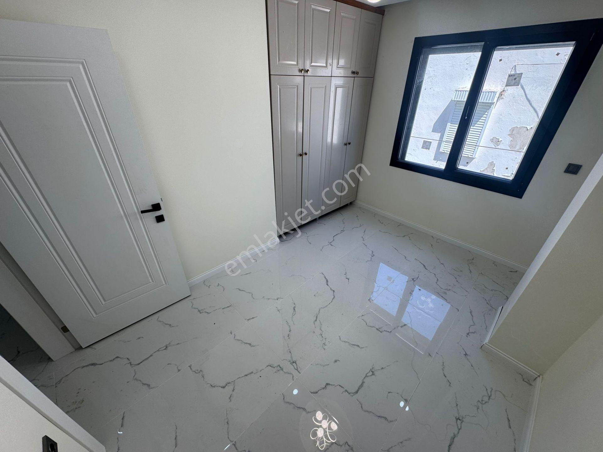 Altınoluk İlkbahar Dan Denize Çok Yakın 4+1 Teraslı Bahçeli Villa - Görsel 23