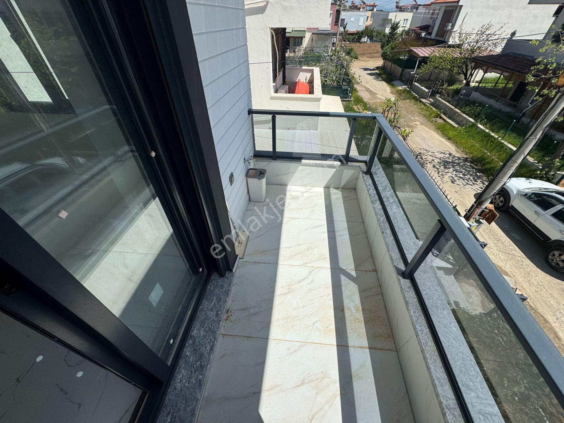 Altınoluk İlkbahar Dan Denize Çok Yakın 4+1 Teraslı Bahçeli Villa - Görsel 19