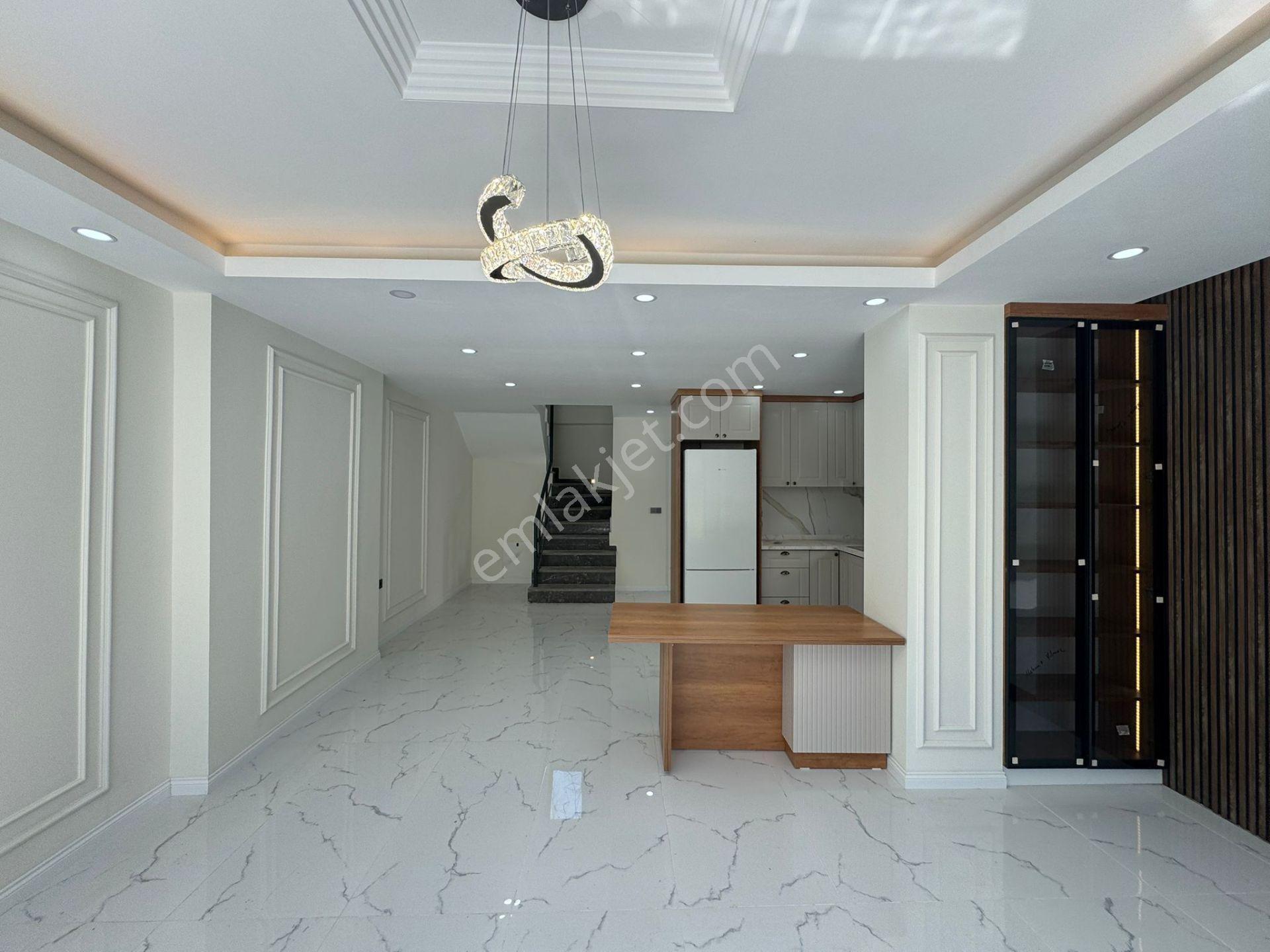 Altınoluk İlkbahar Dan Denize Çok Yakın 4+1 Teraslı Bahçeli Villa - Görsel 30