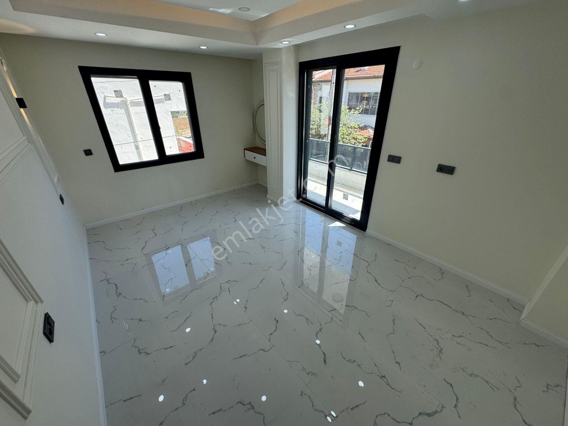 Altınoluk İlkbahar Dan Denize Çok Yakın 4+1 Teraslı Bahçeli Villa - Görsel 17