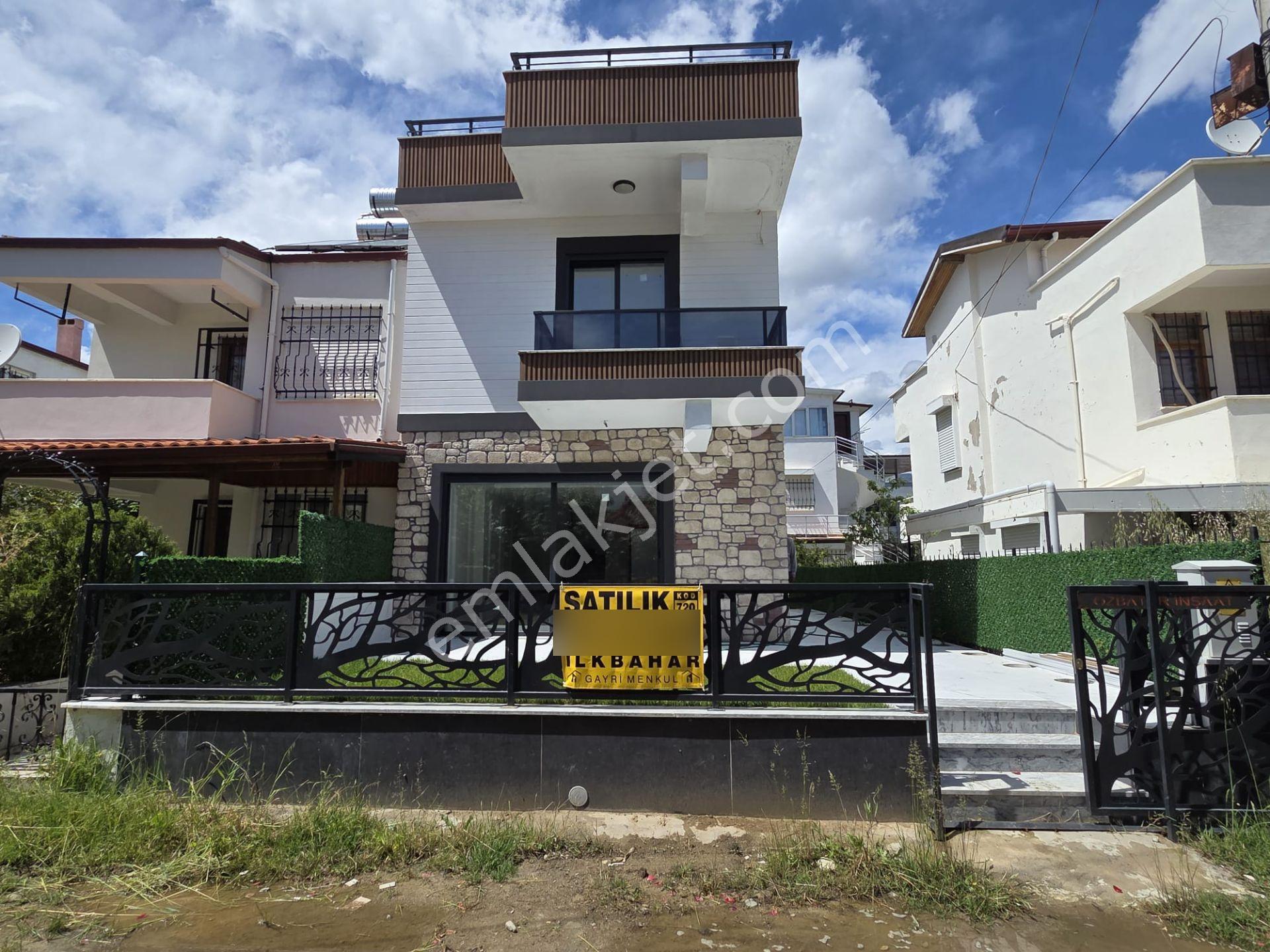 Altınoluk İlkbahar Dan Denize Çok Yakın 4+1 Teraslı Bahçeli Villa - Görsel 4