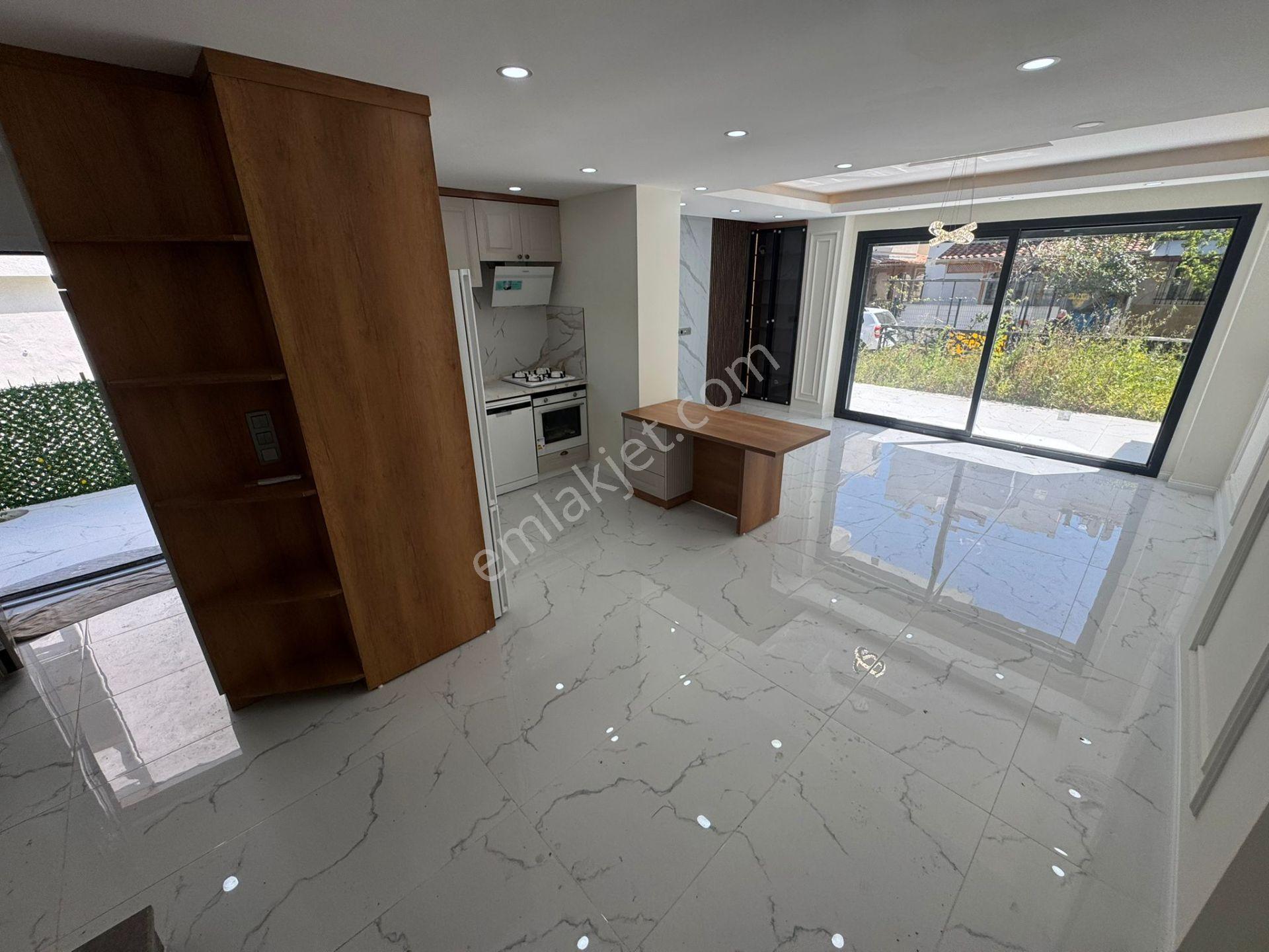 Altınoluk İlkbahar Dan Denize Çok Yakın 4+1 Teraslı Bahçeli Villa - Görsel 33
