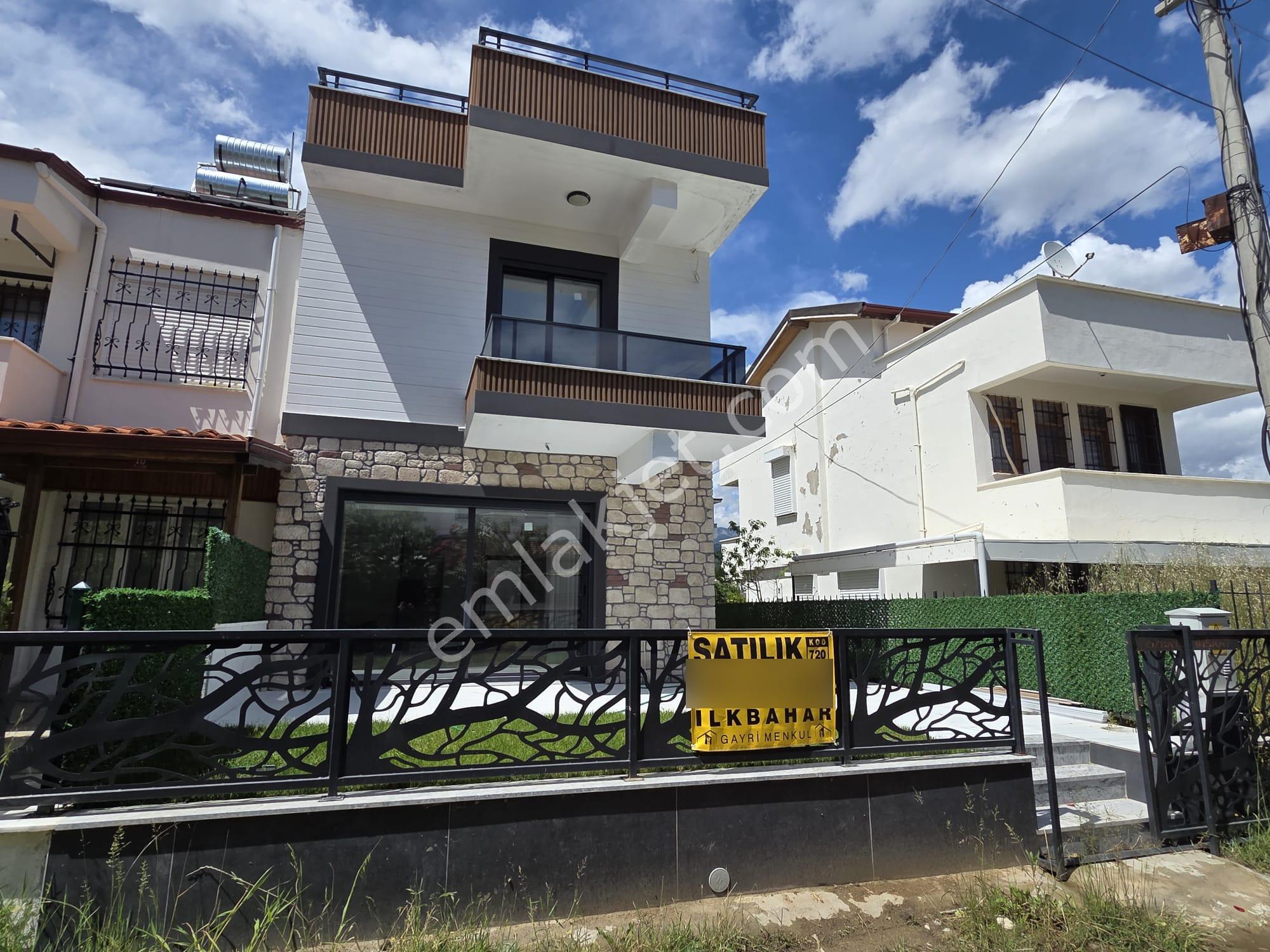 Altınoluk İlkbahar Dan Denize Çok Yakın 4+1 Teraslı Bahçeli Villa - Görsel 3