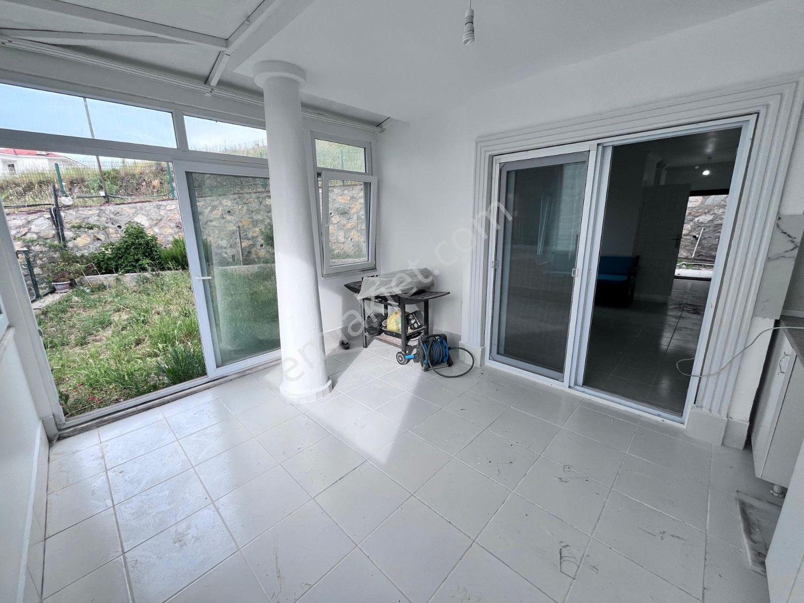 Meşelik'de Göl Manzaralı Havuzlu Site'de Müstakil Bahçeli Villa - Görsel 8