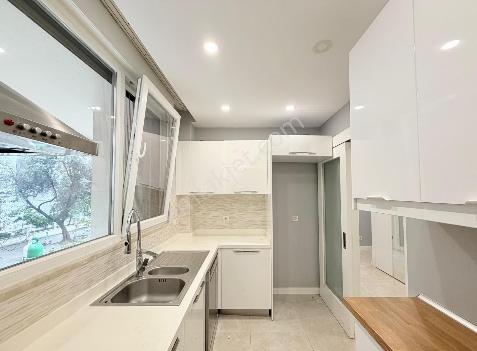 Erenköy'de Satılık 3+1 Daire: Cadde & Marmaray Yakını, 85m² - Görsel 11