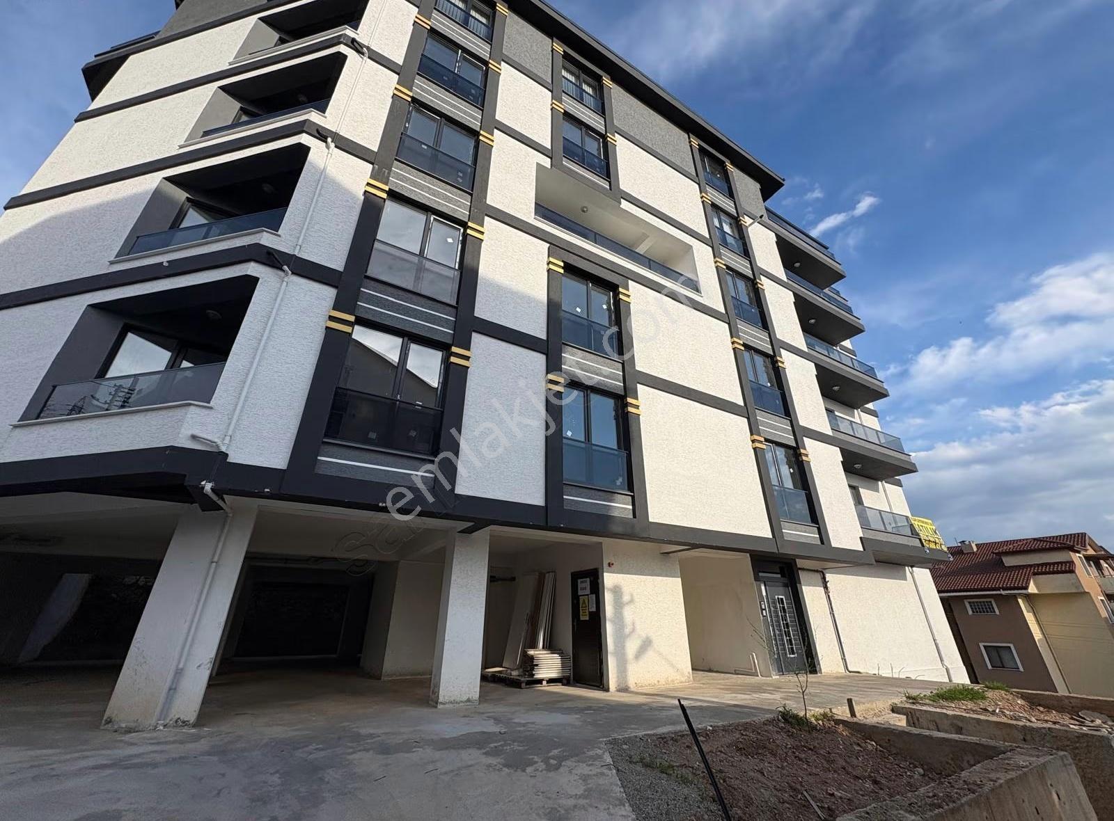 Kocaeli İzmit Yeni Mah De Havuzlu Sitede 3+165 M2 Satılık Daire