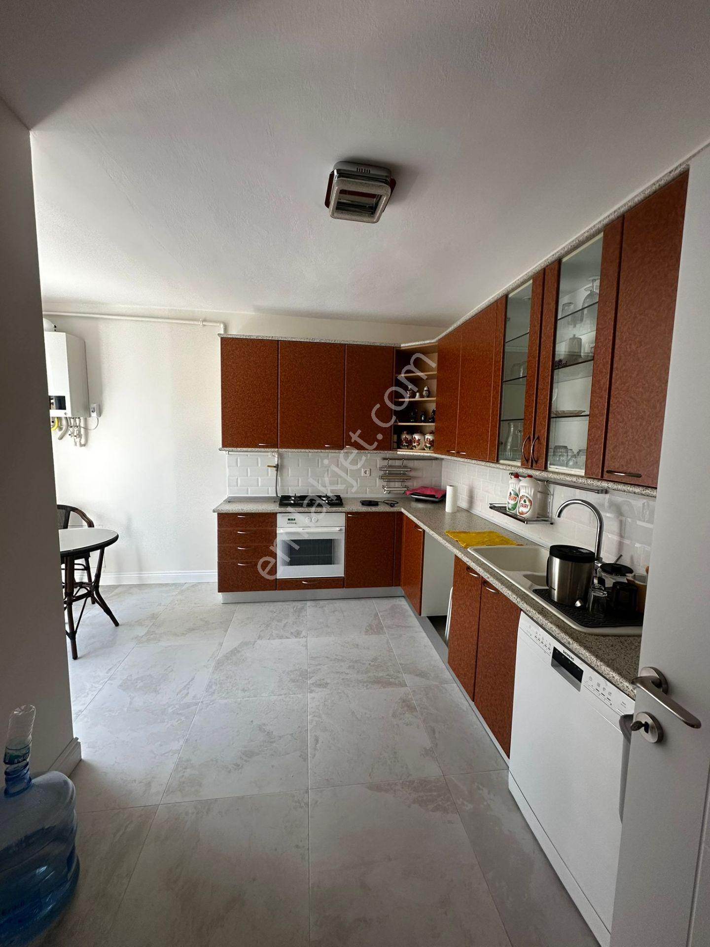 Heybeliadada Bahçeli Müstakil Aile Binasında Eşyalı 3+1 Kiralık - Görsel 10