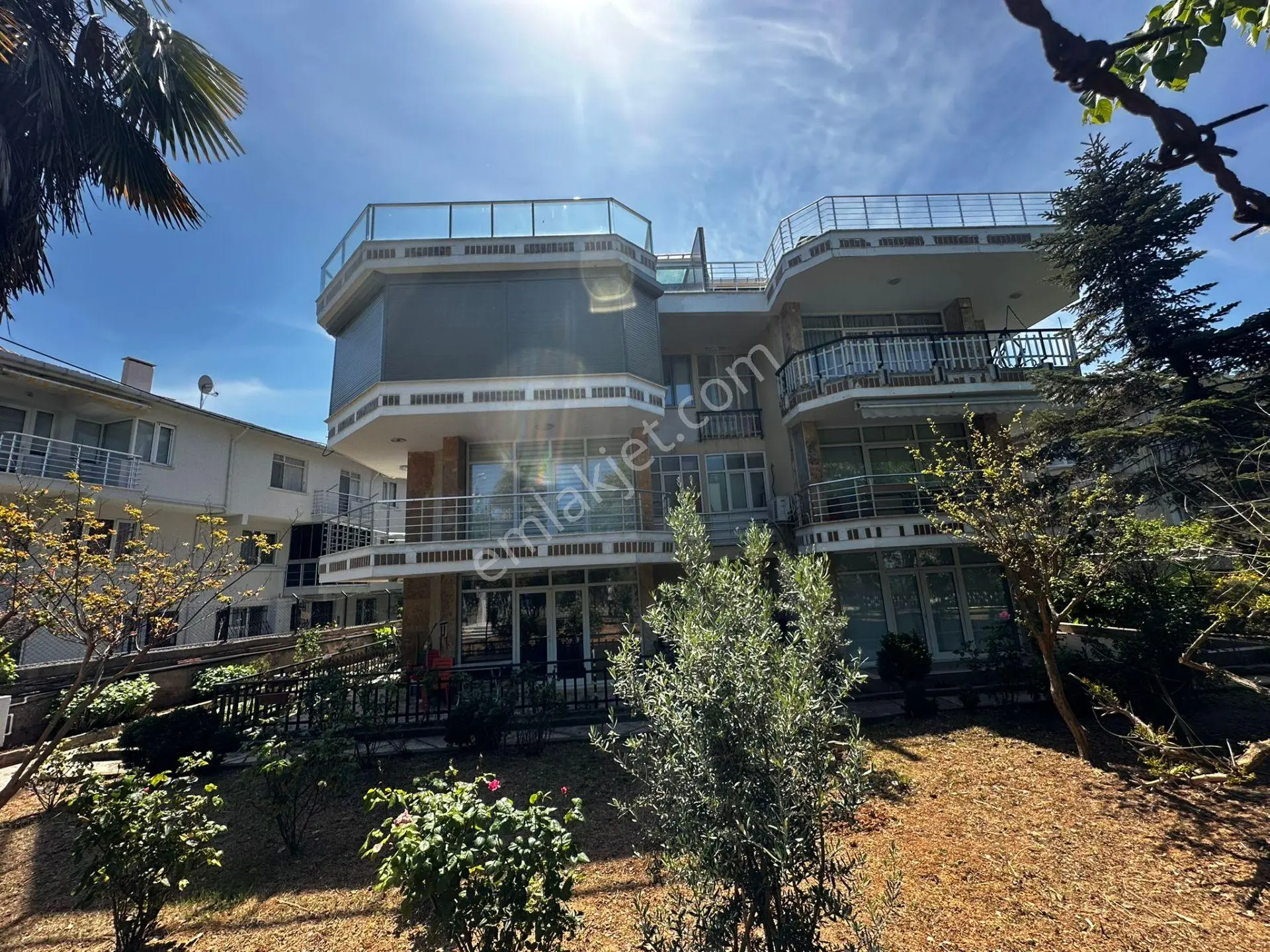 Heybeliadada Bahçeli Müstakil Aile Binasında Eşyalı 3+1 Kiralık - Görsel 2
