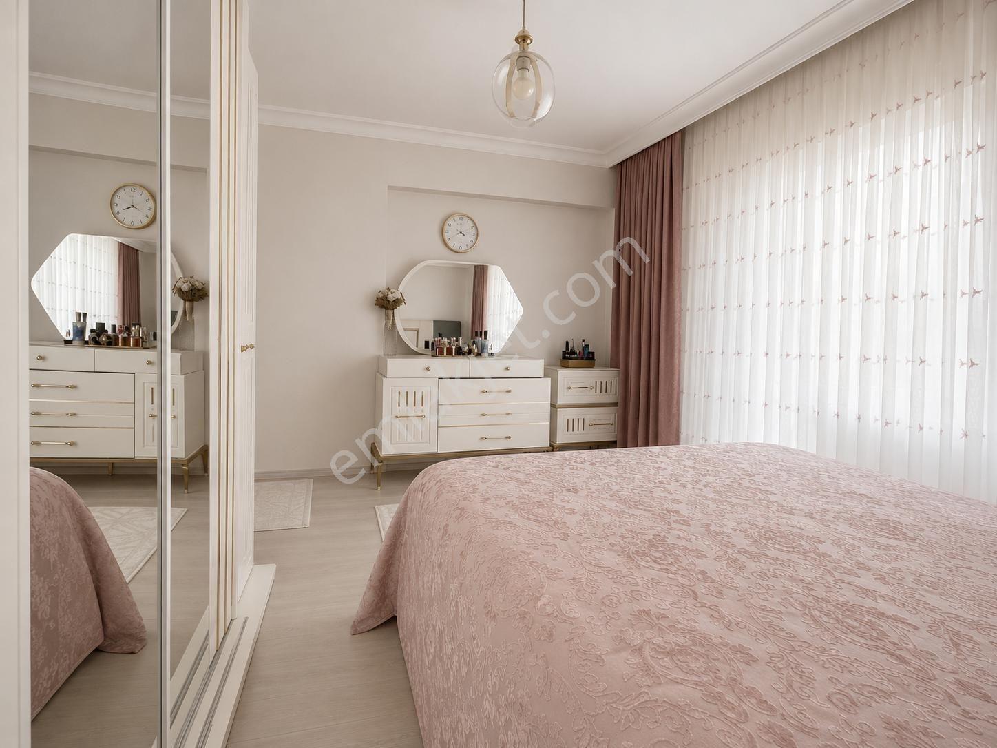 Güneştepe'de Havuzlu Site İçi 3+1 Geniş Daire - Görsel 22