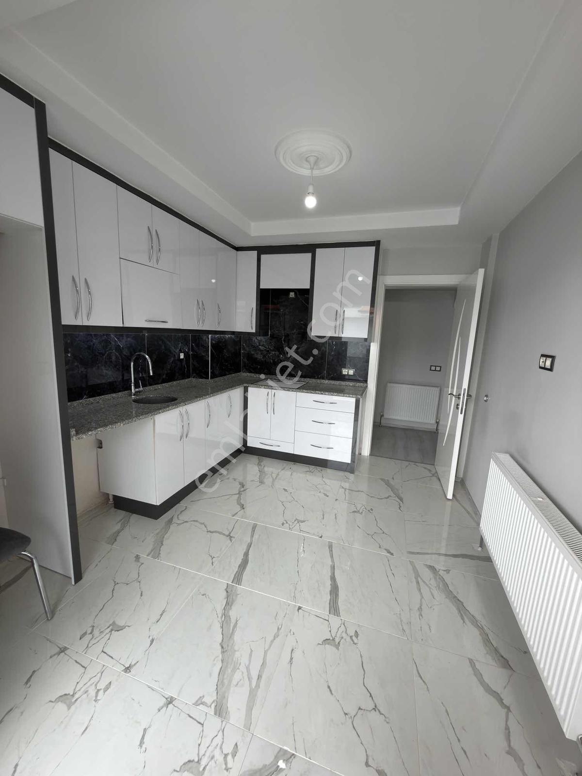 Muhtarım Emlaktan Site İçinde Havuz Manzaralı Daire.