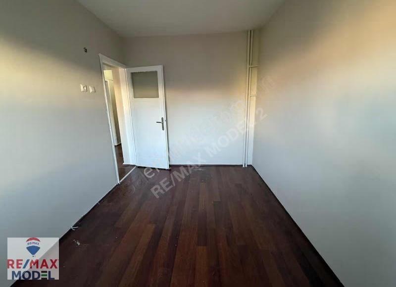Remax Model Den Lise Caddesinde Kiralık Ara Kat Geniş Daire - Görsel 13