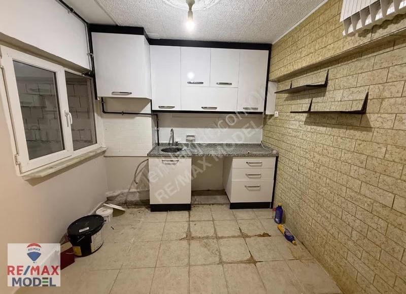 Remax Model Den Lise Caddesinde Kiralık Ara Kat Geniş Daire - Görsel 6