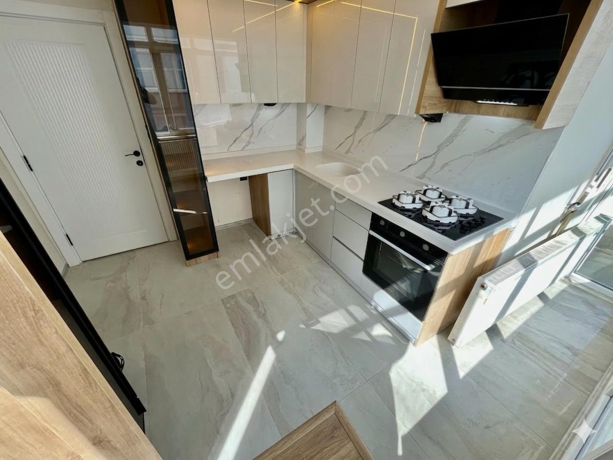 ꧁ay Emlaktan꧂akçay Merkezde Denize Sadece 100 M Ebeveyn Banyolu Satılık 2+1 İçi Komple Yapılı Daire - Görsel 2