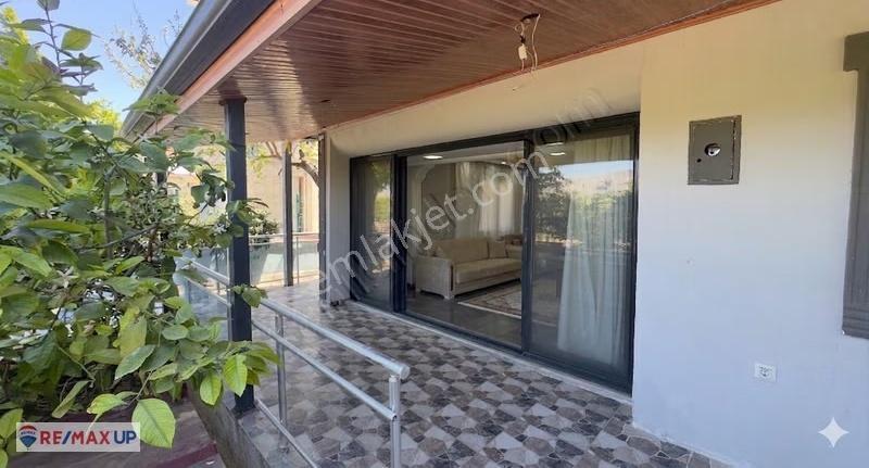 Ürkmez Plajına 300 M2 Tribleks Kiralık Yazlık/müstakil