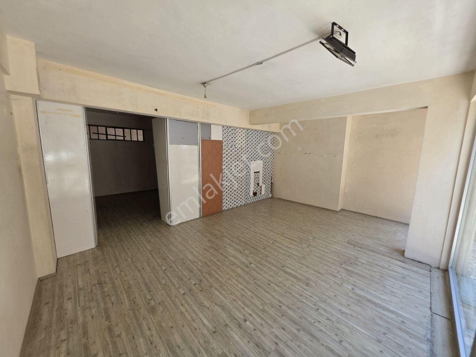 Avcılar Güzel Konumda Satılık 120 M² Bodrumlu Dükkan - Görsel 4