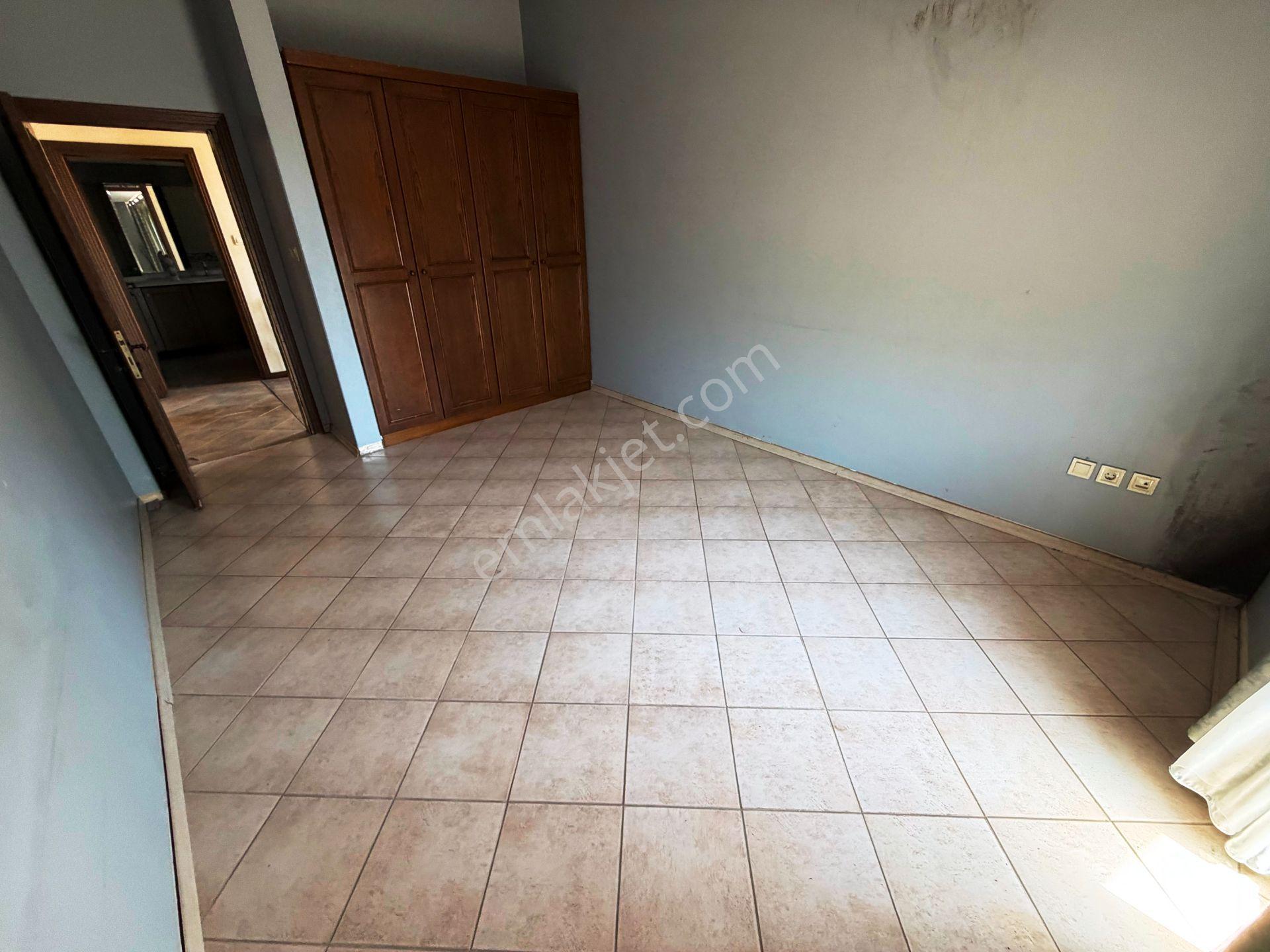 Tuzla Sahil 300m2 Bahçeli Havuzlu Şömineli Triplex Satılık Villa - Görsel 9
