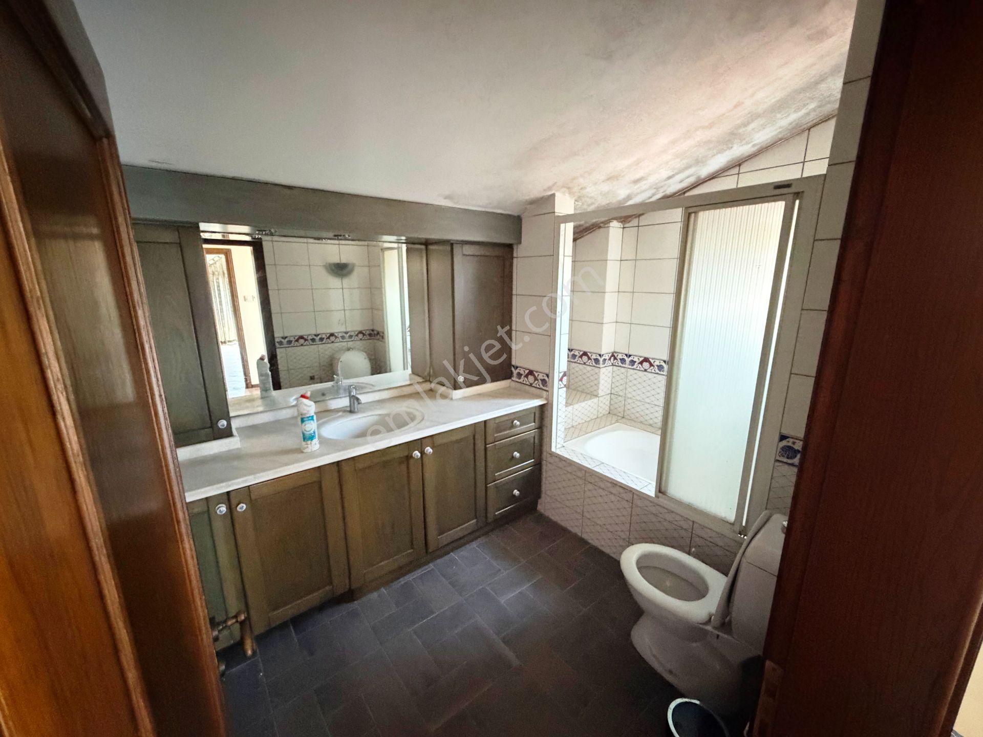 Tuzla Sahil 300m2 Bahçeli Havuzlu Şömineli Triplex Satılık Villa - Görsel 17