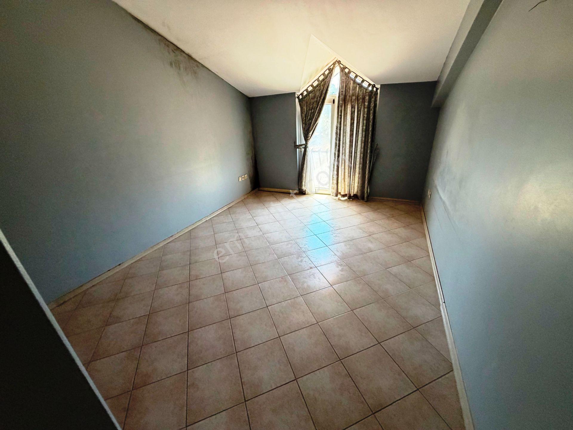 Tuzla Sahil 300m2 Bahçeli Havuzlu Şömineli Triplex Satılık Villa - Görsel 8