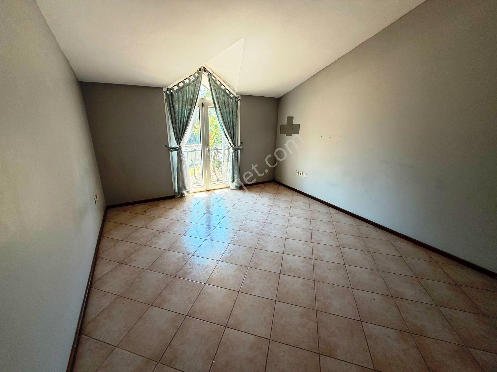 Tuzla Sahil 300m2 Bahçeli Havuzlu Şömineli Triplex Satılık Villa - Görsel 10