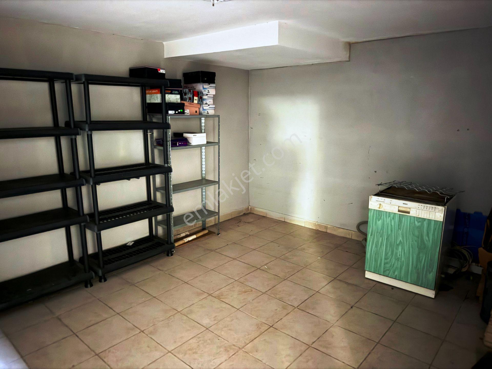 Tuzla Sahil 300m2 Bahçeli Havuzlu Şömineli Triplex Satılık Villa - Görsel 12