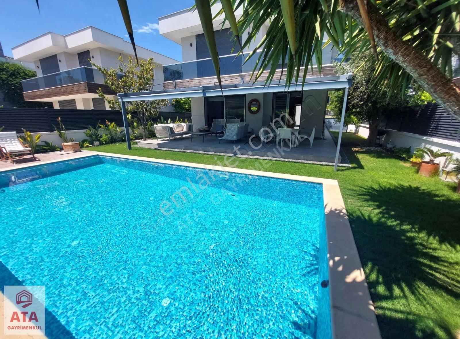 Alaçatı'nın En Gözde Lokasyonunda Süperlüx,full Eşyalı,havuzlu