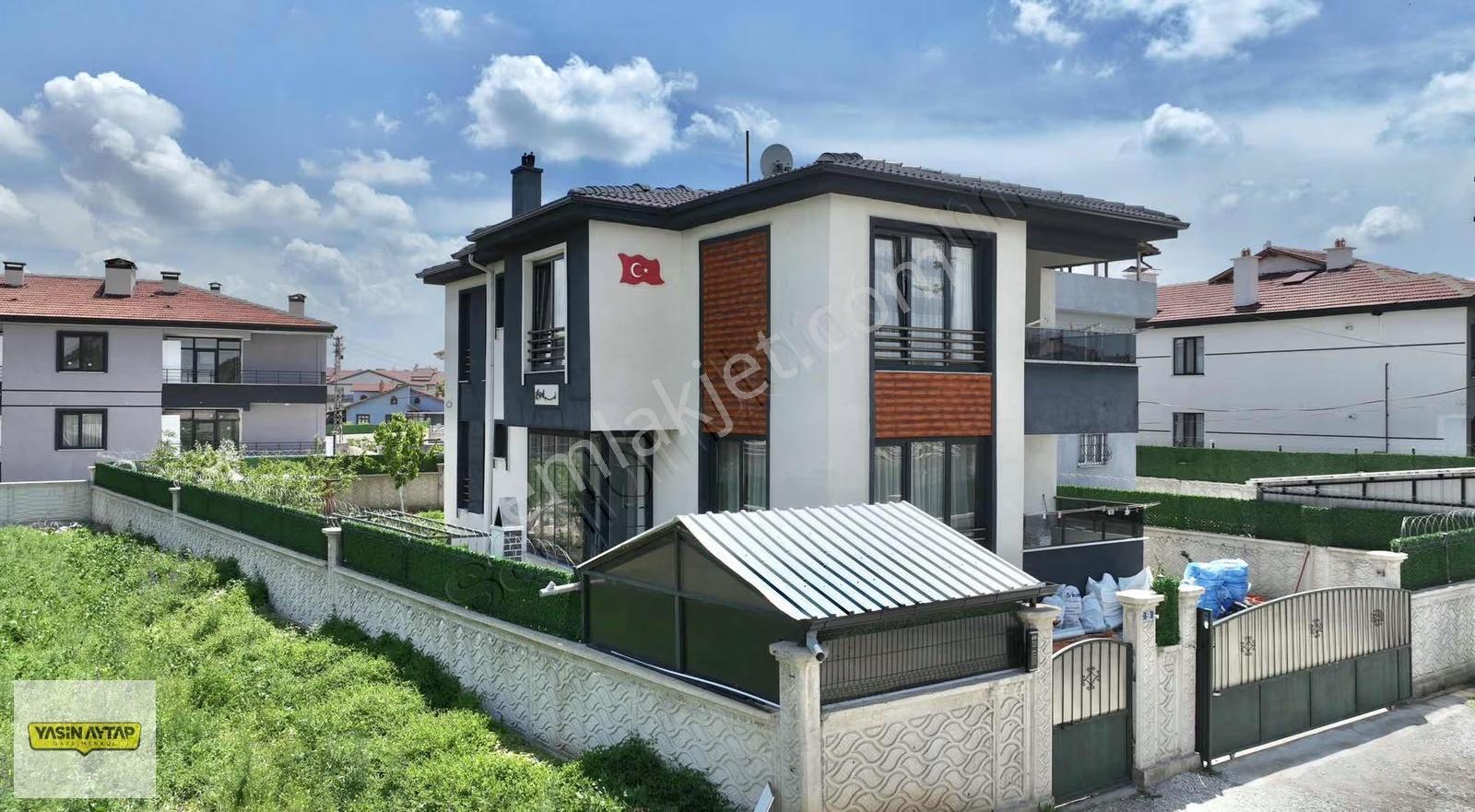 Yasin Aytap'tan Karaman Caddesi Yakını Müstakil 5+1 Villa!