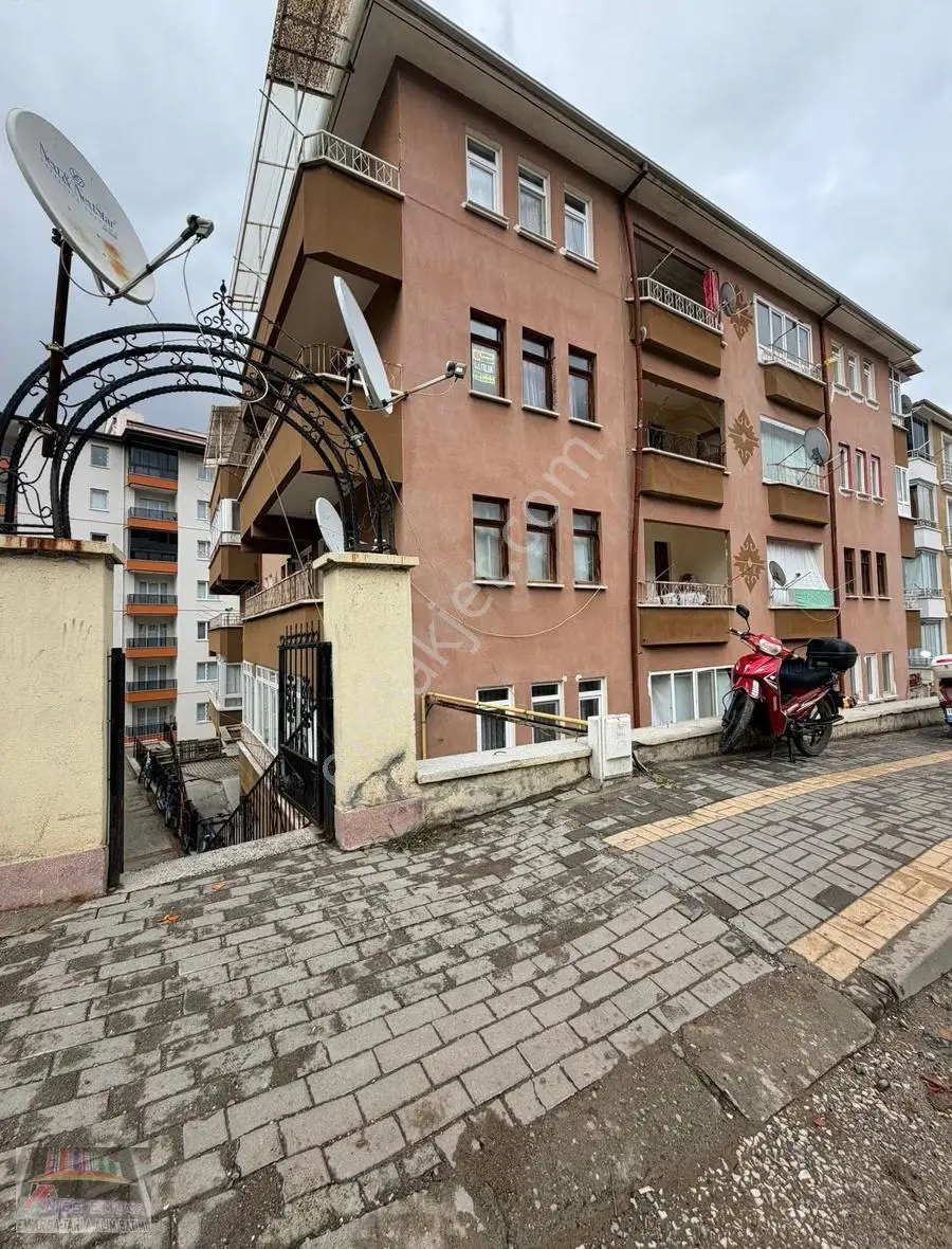 Mes Emlak'tan Aksu Mahallesinde 3+1 Doğalgazlı Kiralık Daire