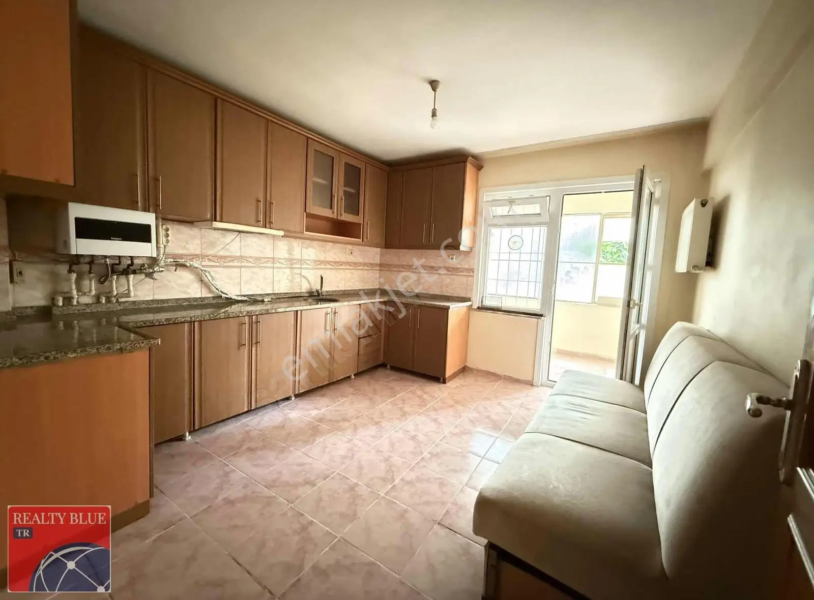 Kiralık Daire( 2+1 ) 95 M2 Sultanbeyli Farih Mh Şalgamlı Cd