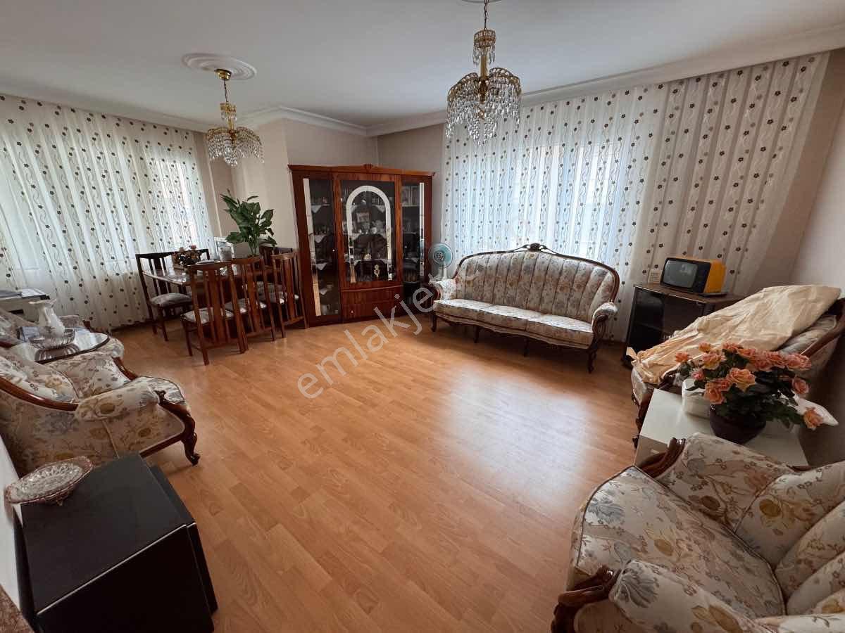Buca Menderes Mahallesı Full Eşyalı 3+1 Kıralık Daıre - Görsel 2