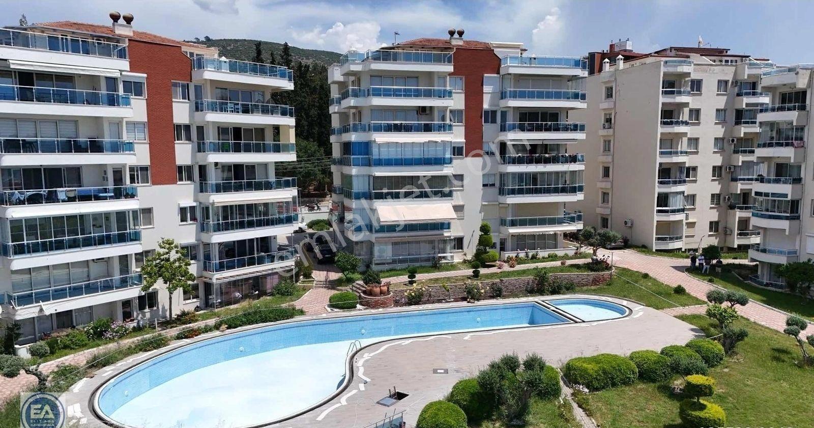 Kuşadası Marinaya 50 Metre Mesafede Eşyalı Havuzlu Sitede 1+1 - Görsel 24