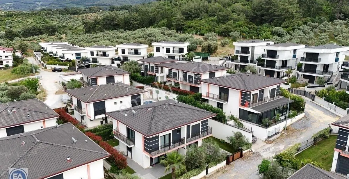 Davutlar Havuzlu Site İçerisinde 3+1 Geniş Doğa Manzaralı Villa