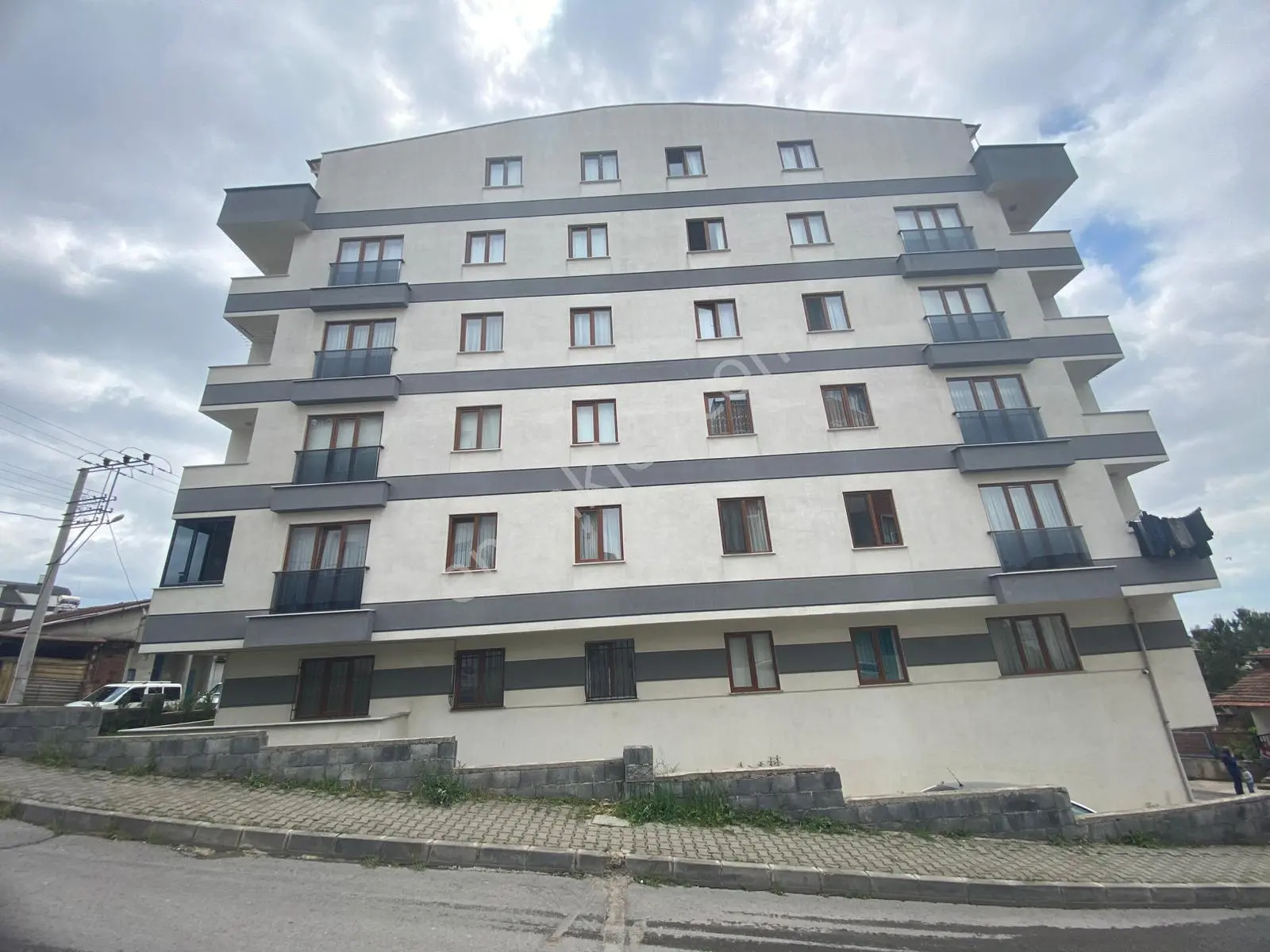 Köşklü Çeşme Merkezi Konum Satılık 2+1 Yüksek Giriş Daire - Görsel 2