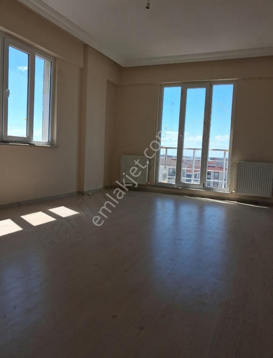 Tuşba Emlaktan Satılık Cadde Özerinde 3+1 Daire