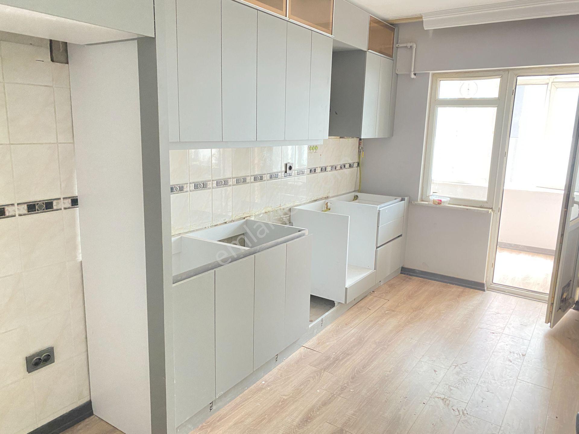 Merkezi Konumda | Esenyurt Akkent Sitesi’nde 140 M² Geniş 3+1 Tadilatlı Daire