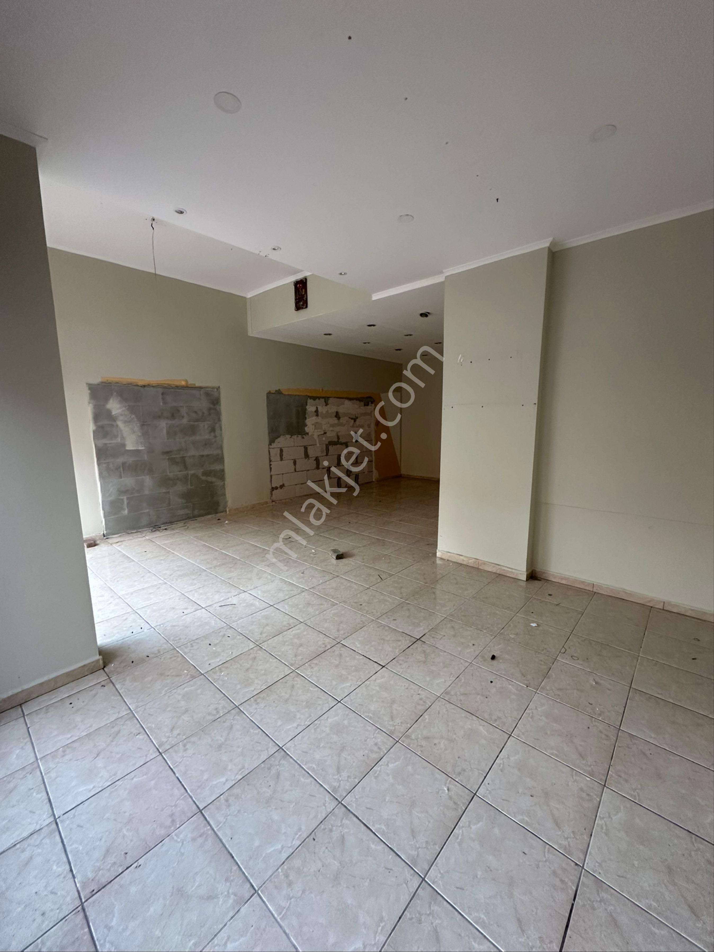 Kadıpaşa’da Cadde Üzeri Kiralık Dükkan - Görsel 8