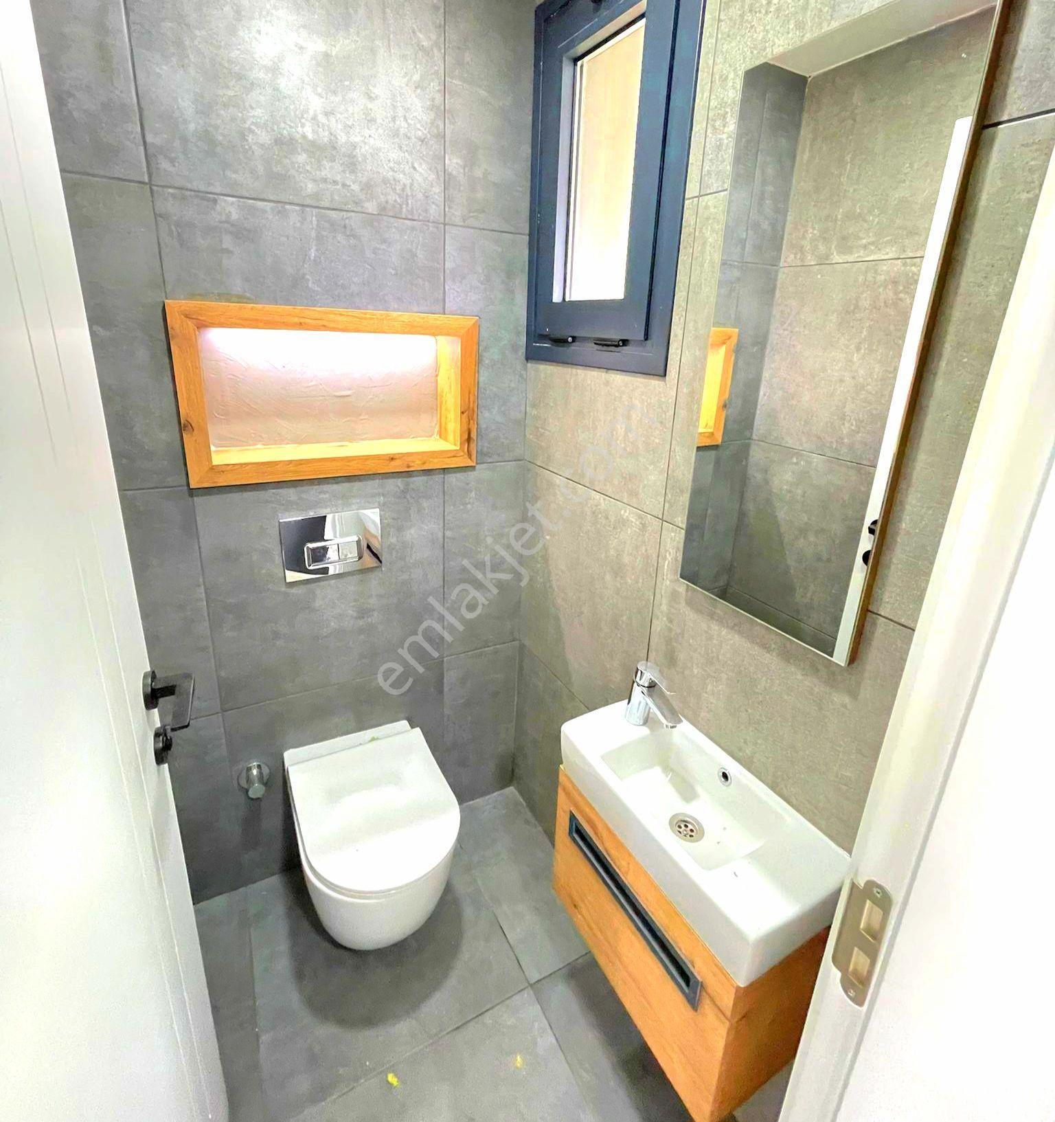 Kuşadasında Havuzlu Sitede Özel Otoparklı Geniş Bahçeli Villa - Görsel 16