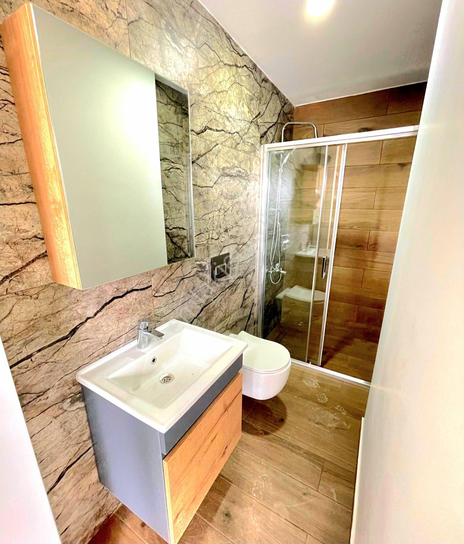Kuşadasında Havuzlu Sitede Özel Otoparklı Geniş Bahçeli Villa - Görsel 18