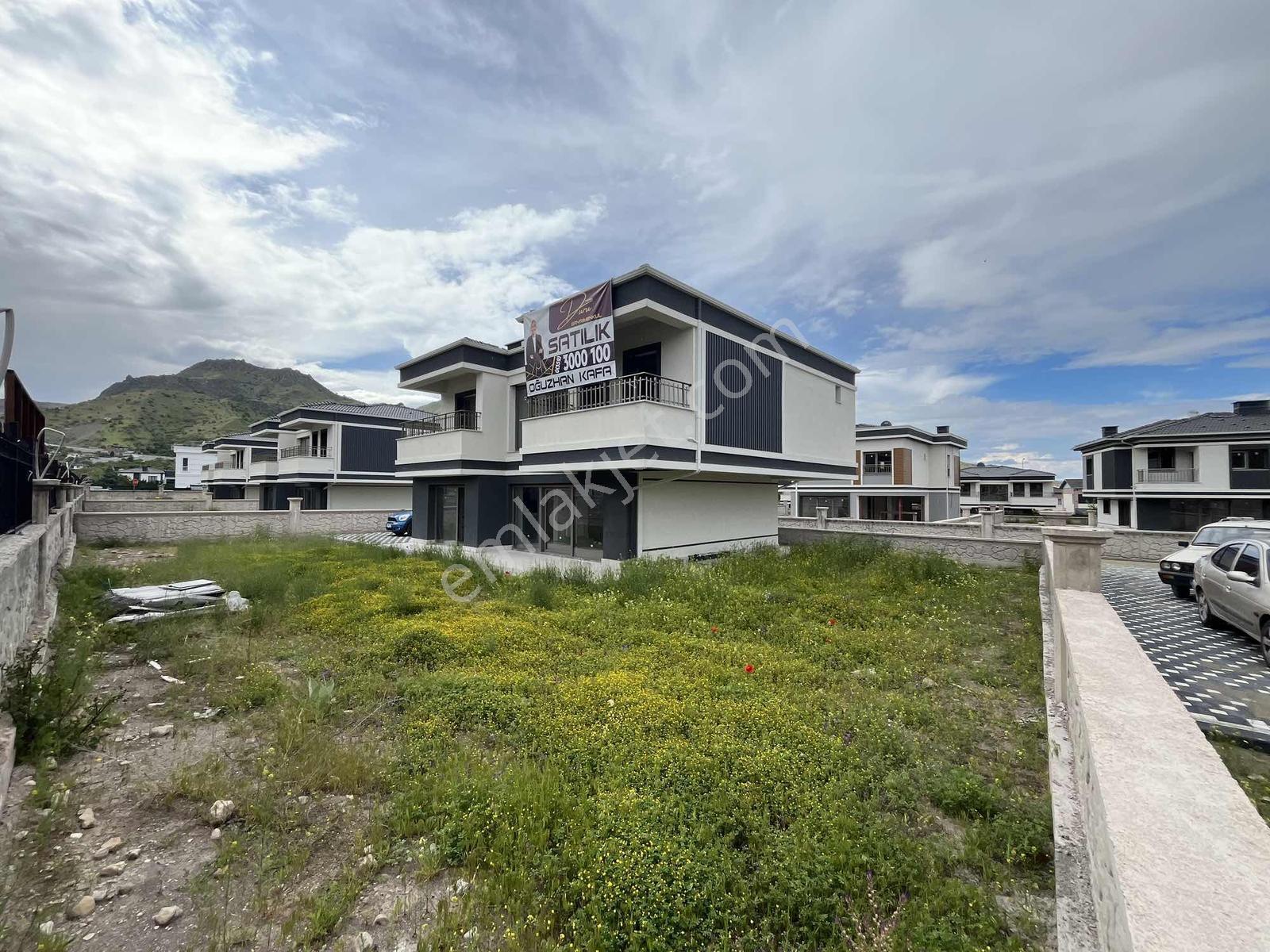 The Duru Team - Altınoluk Atlas Koleji Arkası 6+1 Lüx Villa!!!