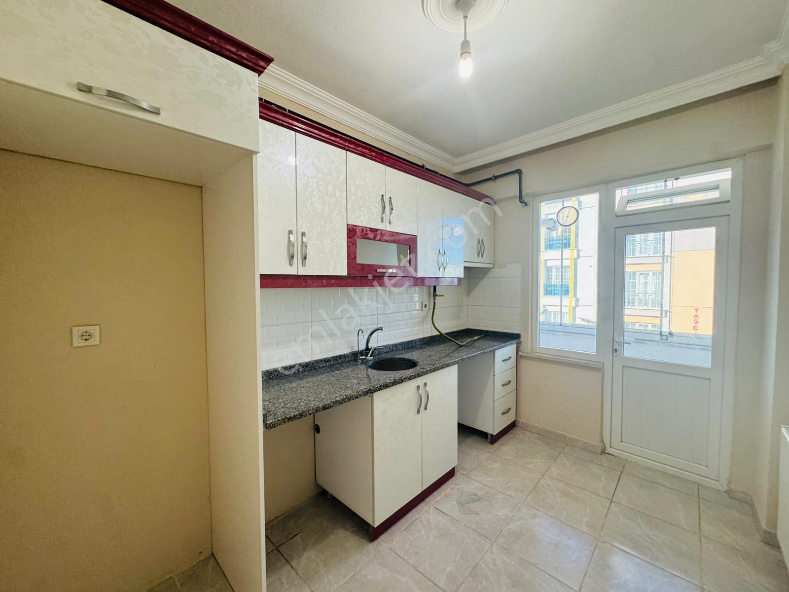 Merpa Emlak'tan Bağlık Mah'de Kiralık Kombili Cam Balkon Öncephe 2+1 - Görsel 3