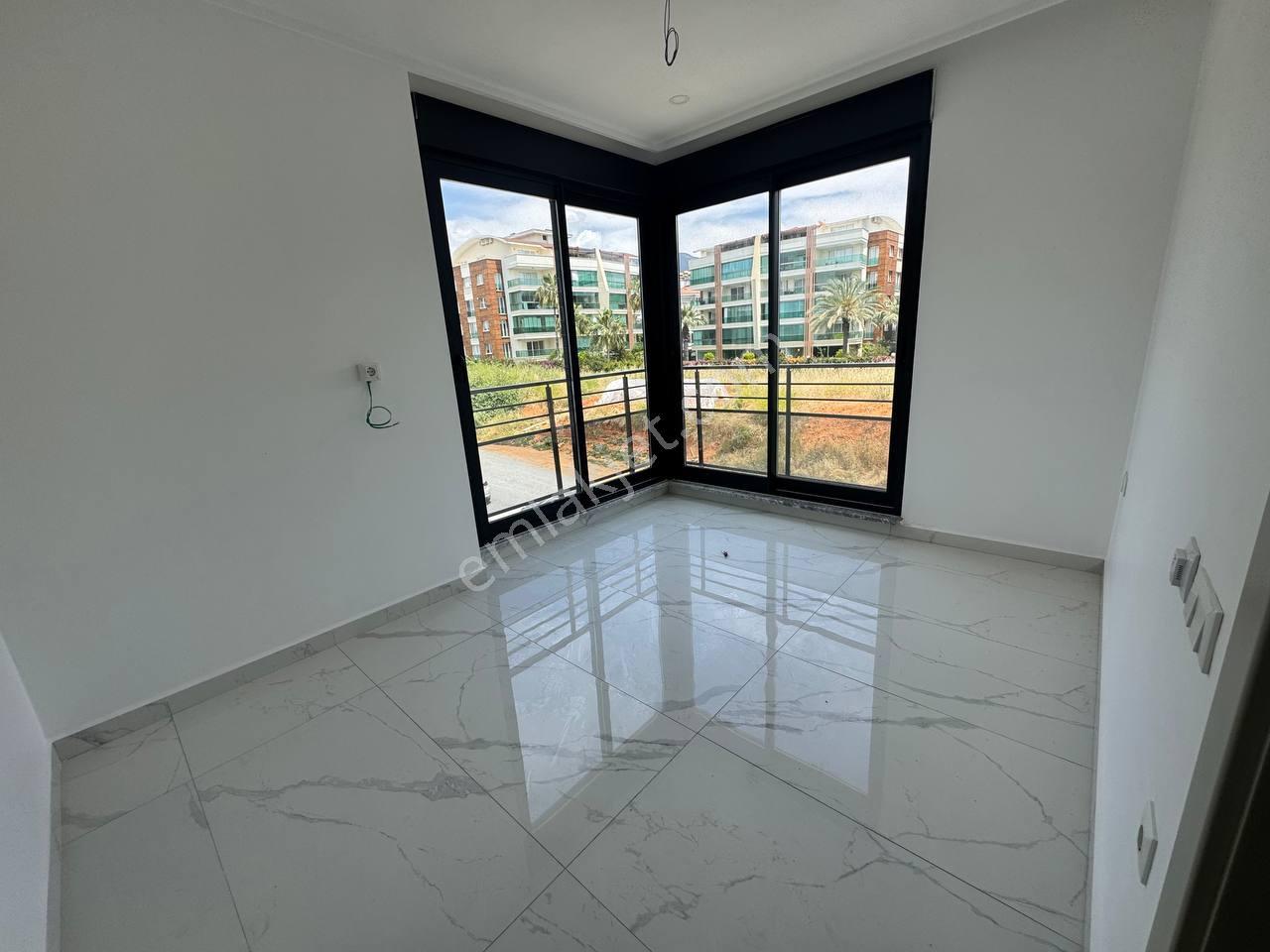 Alanya Oba Mahallesin De 50m², 1+1 Eşyasız Havuz Manzaralı Satılık Daire - Görsel 11