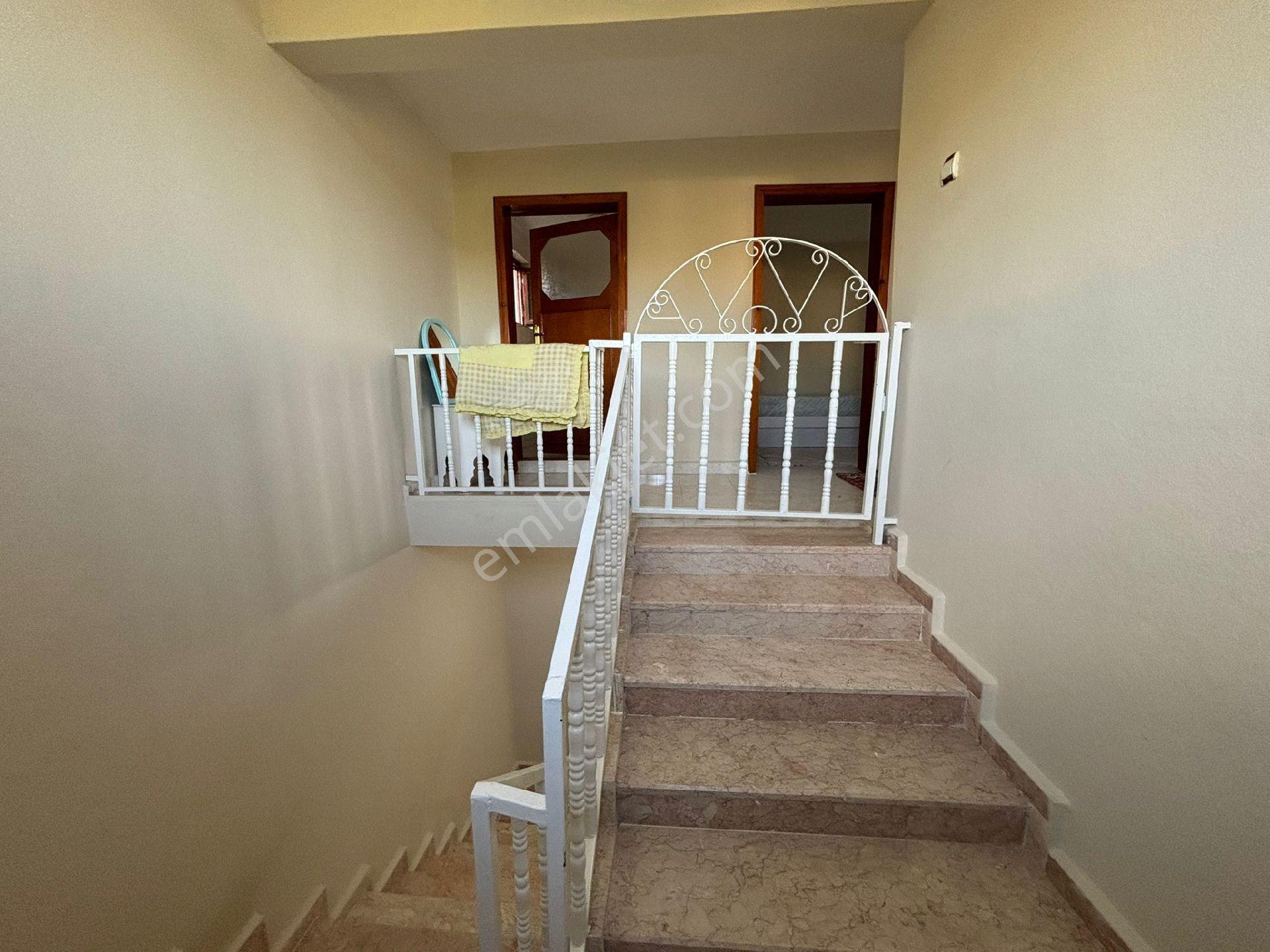 Hazar'da Muhteşem Göl Manzaralı 6,5+1 Satılık Triplex Villa (kiralık Da Verilir) - Görsel 16