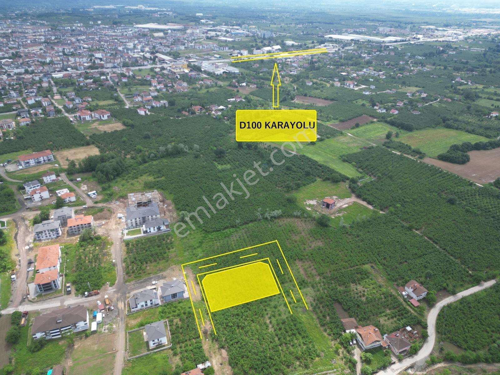 Sakarya Hendek Merkezde 2305m² 3 Kat İmarlı 3 Cephe Satılık Arsa