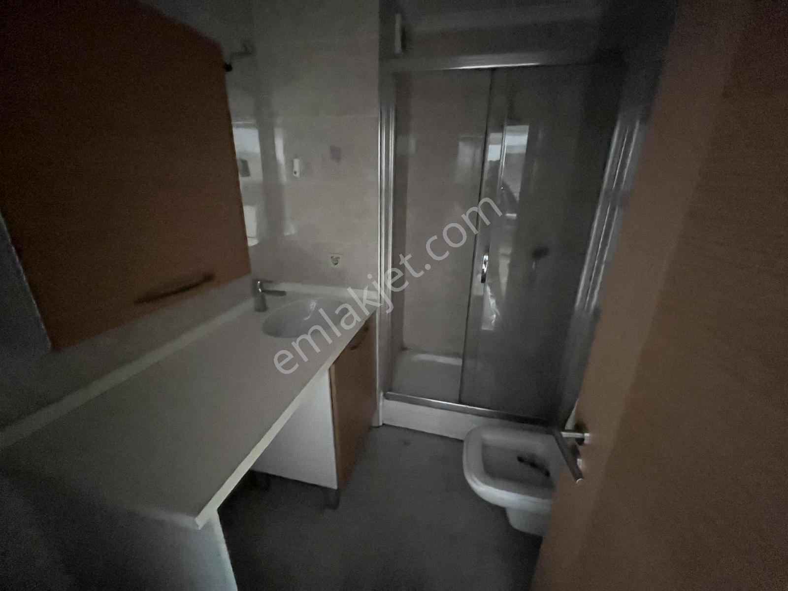 Maltepe Zümrütevlerde 1+1 Güvenlikli Site İçerisinde Ferah Daire - Görsel 24