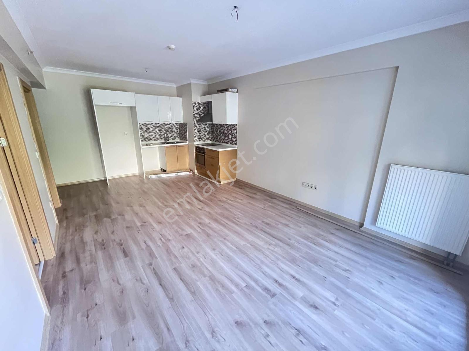 Maltepe Zümrütevlerde 1+1 Güvenlikli Site İçerisinde Ferah Daire - Görsel 14