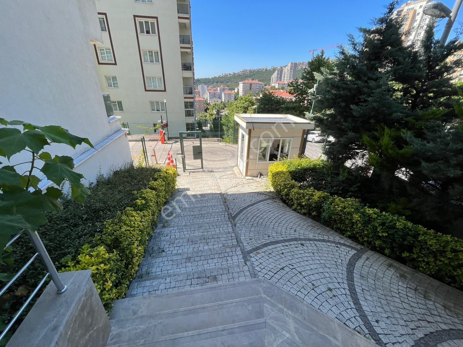 Maltepe Zümrütevlerde 1+1 Güvenlikli Site İçerisinde Ferah Daire - Görsel 12
