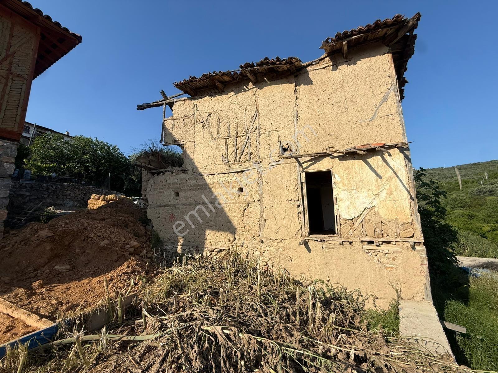 İznik Ömerli'de Göl Gören 333 M2 İmarlı Arsa Ve Metruk Ev - Görsel 4